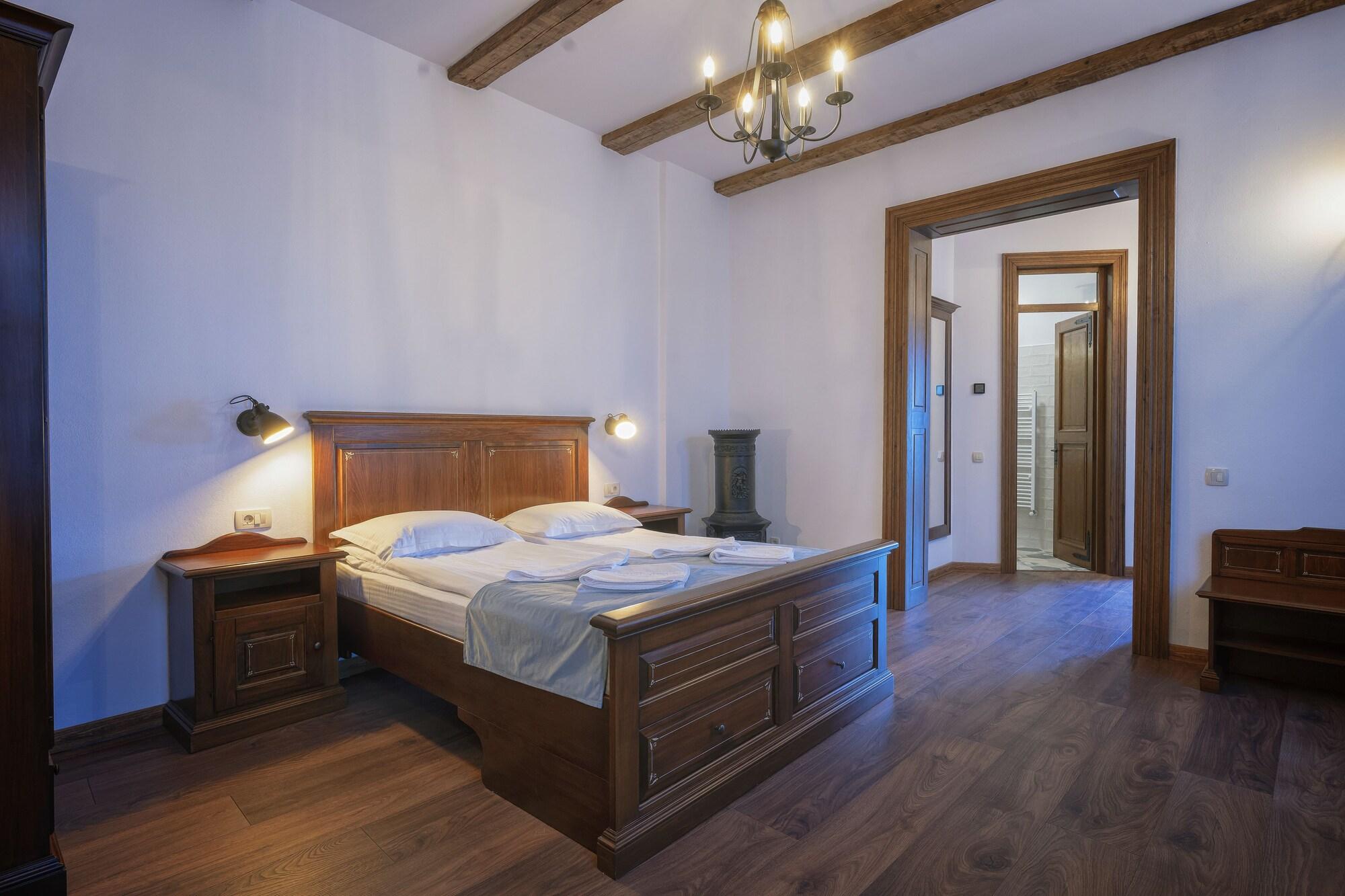 HOTEL BOUTIQUE CASA CHITIC -HOTEL AND RESTAURANT Str Johann Gott nr7 Braşov Exteriör bild