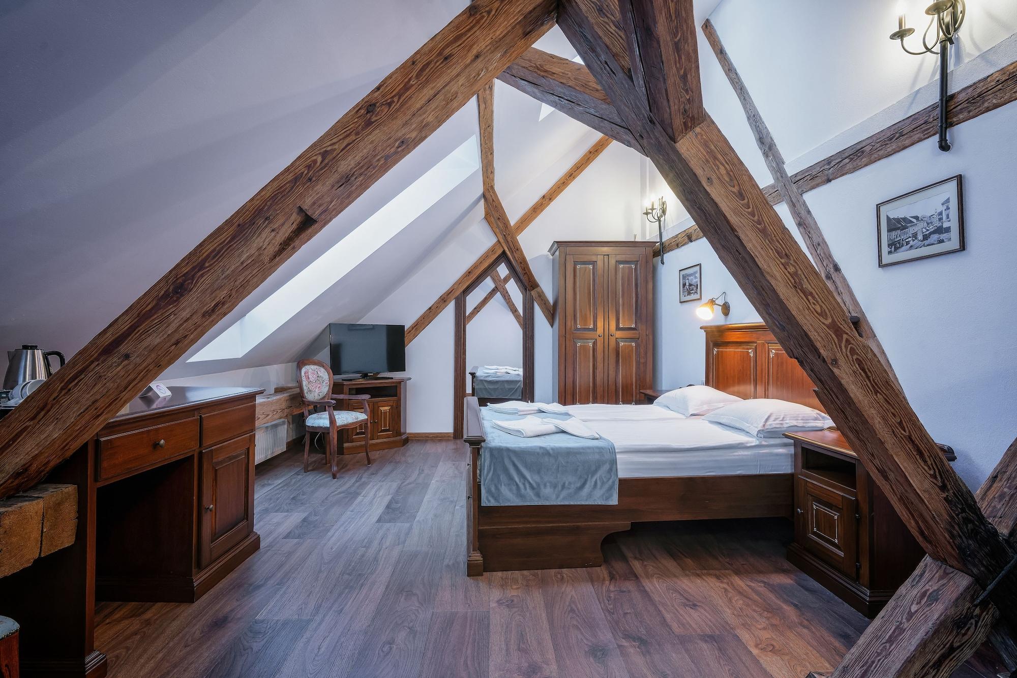 HOTEL BOUTIQUE CASA CHITIC -HOTEL AND RESTAURANT Str Johann Gott nr7 Braşov Exteriör bild