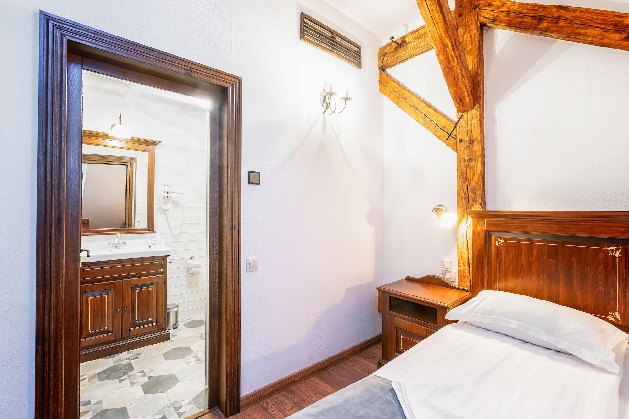 HOTEL BOUTIQUE CASA CHITIC -HOTEL AND RESTAURANT Str Johann Gott nr7 Braşov Exteriör bild