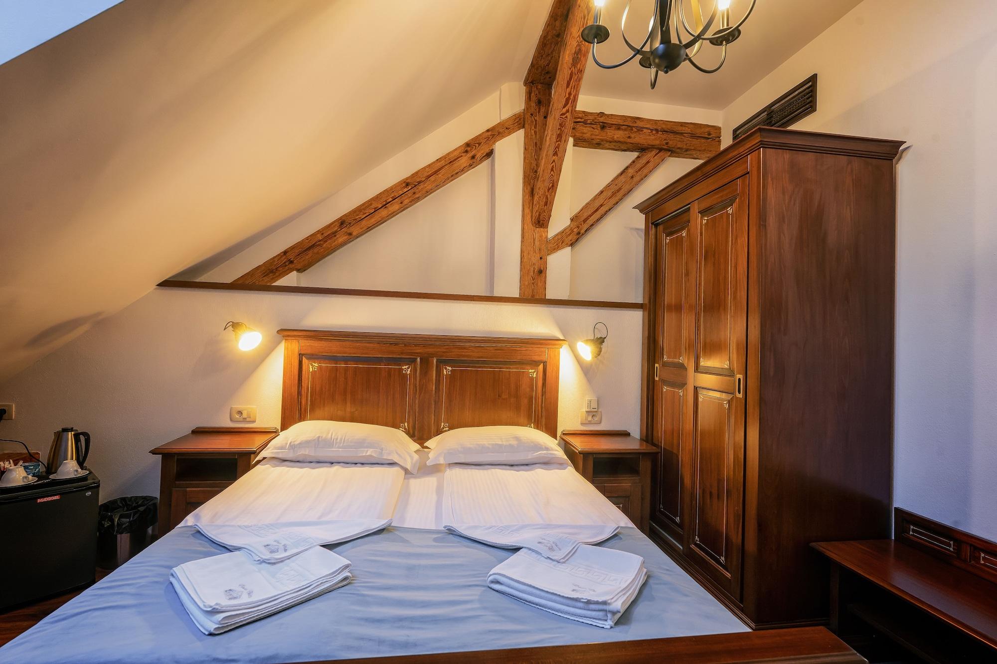 HOTEL BOUTIQUE CASA CHITIC -HOTEL AND RESTAURANT Str Johann Gott nr7 Braşov Exteriör bild