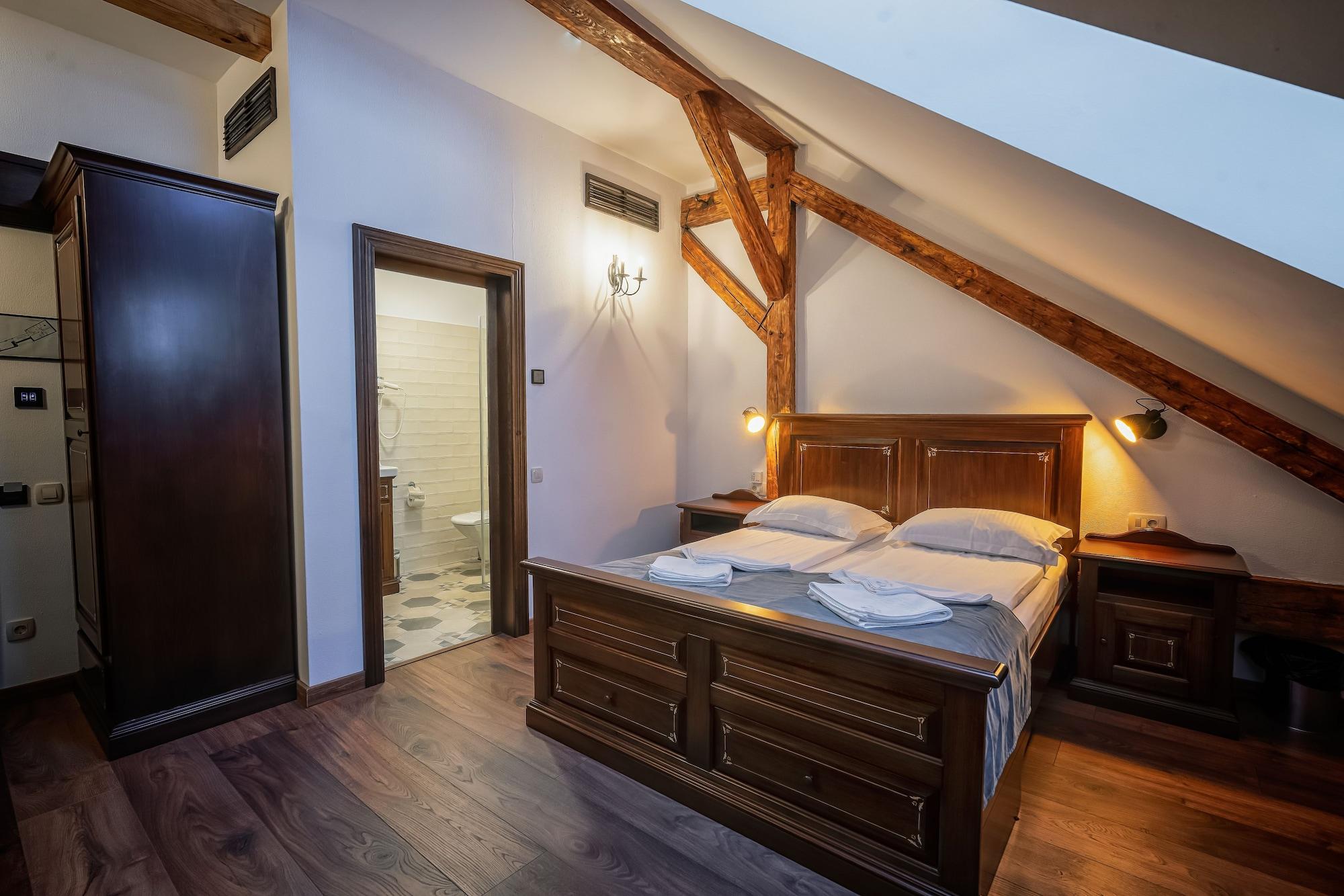 HOTEL BOUTIQUE CASA CHITIC -HOTEL AND RESTAURANT Str Johann Gott nr7 Braşov Exteriör bild