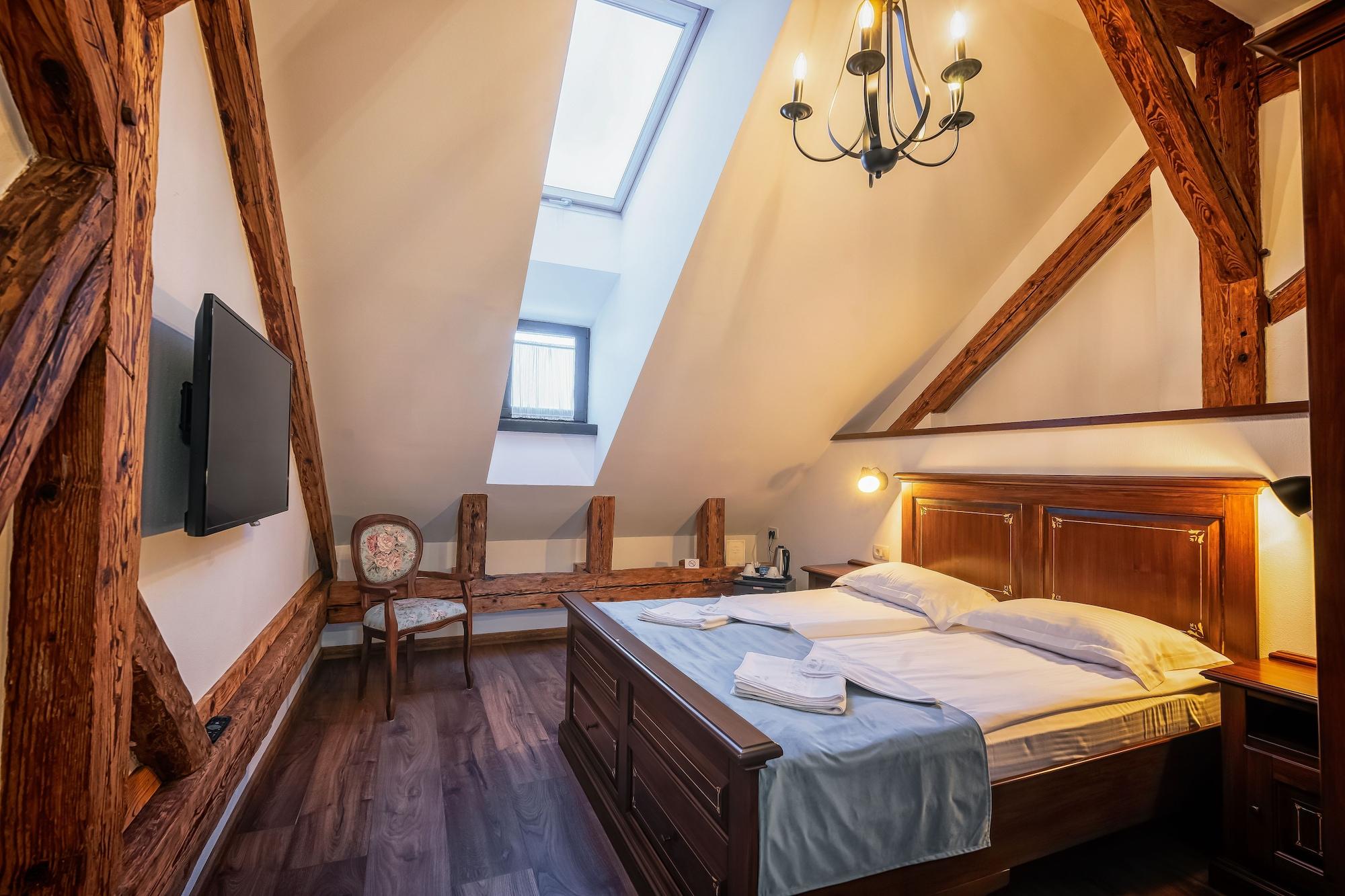 HOTEL BOUTIQUE CASA CHITIC -HOTEL AND RESTAURANT Str Johann Gott nr7 Braşov Exteriör bild