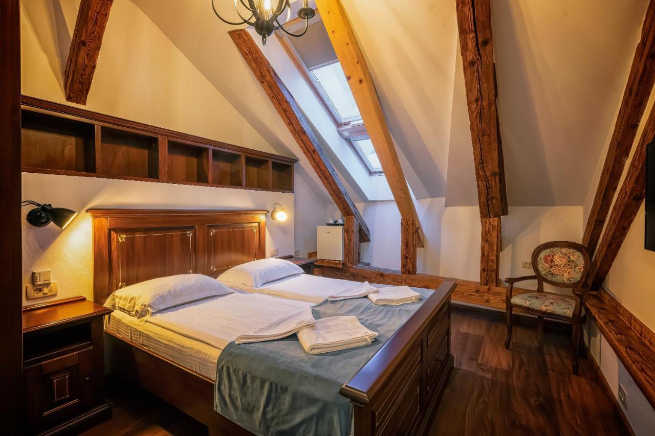 HOTEL BOUTIQUE CASA CHITIC -HOTEL AND RESTAURANT Str Johann Gott nr7 Braşov Exteriör bild