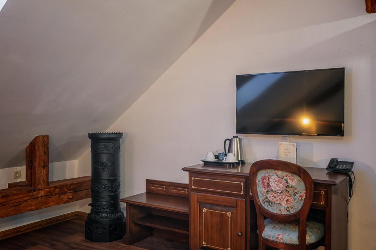 HOTEL BOUTIQUE CASA CHITIC -HOTEL AND RESTAURANT Str Johann Gott nr7 Braşov Exteriör bild