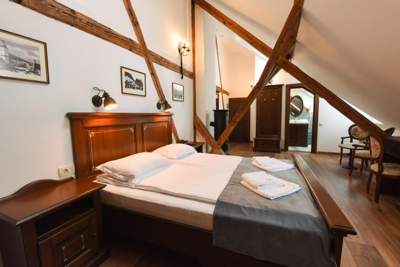 HOTEL BOUTIQUE CASA CHITIC -HOTEL AND RESTAURANT Str Johann Gott nr7 Braşov Exteriör bild